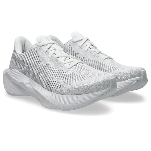 Asics Dame Løpesko Novablast 6 36 Energisk løpesko med godt grep - w/w 
