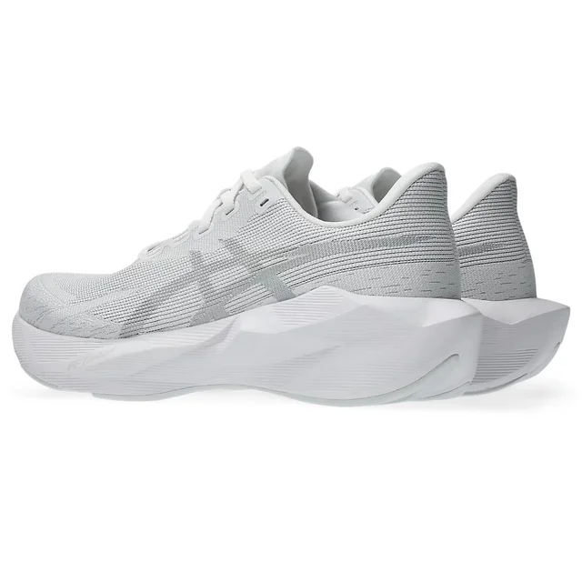 Asics Dame Løpesko Novablast 6 36 Energisk løpesko med godt grep - w/w 