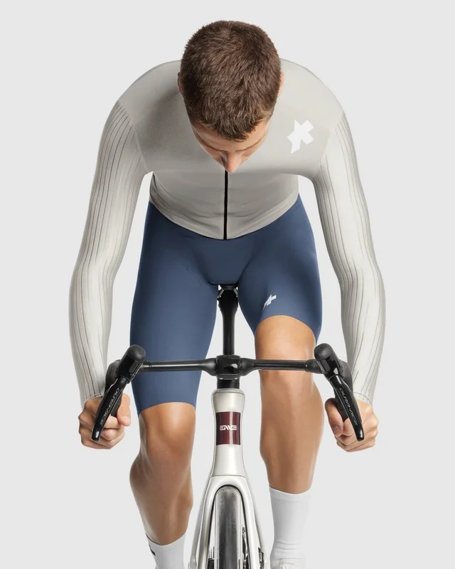 Assos Herre Equipe RS S11 Trøye LS M Aerodynamisk sykkeltrøye - Almond milk 