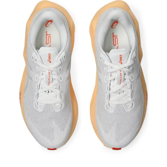 Asics Dame Løpesko Novablast 6 39,5 Energisk løpesko med godt grep - W/VC 