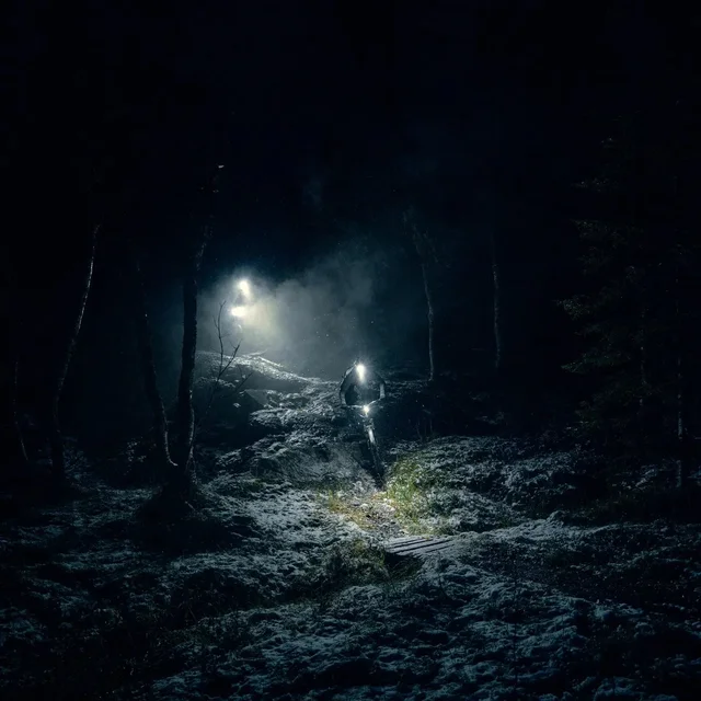 Silva Hodelykt Free Action 3400 Kraftig hodelykt med 3400 lumen 