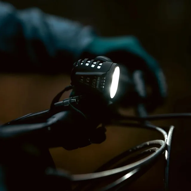 Silva Hodelykt Free Action 3400 Kraftig hodelykt med 3400 lumen 