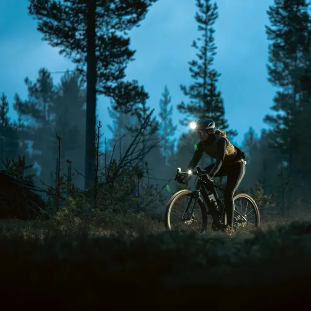 Silva Hodelykt Free MTB 2500 Kraftig lys for tekniske stier 