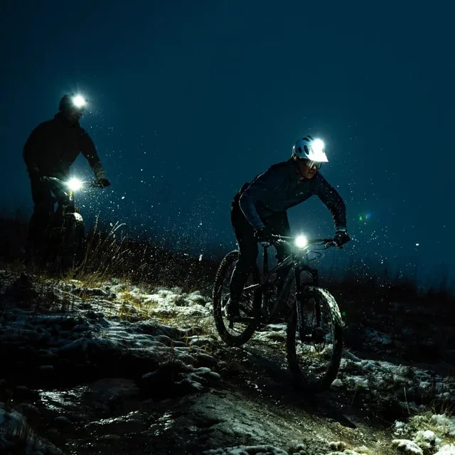 Silva Hodelykt Free MTB 2500 Kraftig lys for tekniske stier 