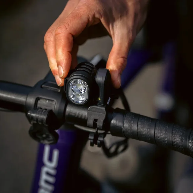 Silva Hodelykt Free MTB 2500 Kraftig lys for tekniske stier 