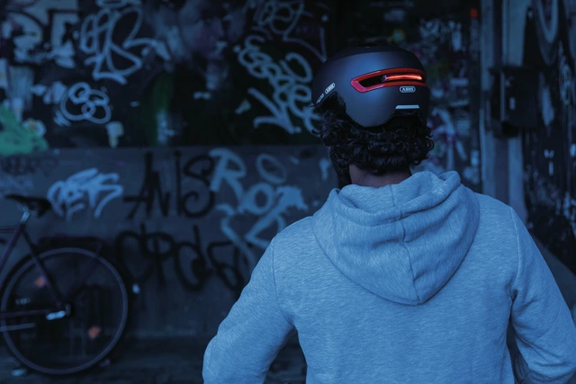 Abus Sykkelhjelm Hud-Y M Urban hjelm med LED-lys - Velvet Black 