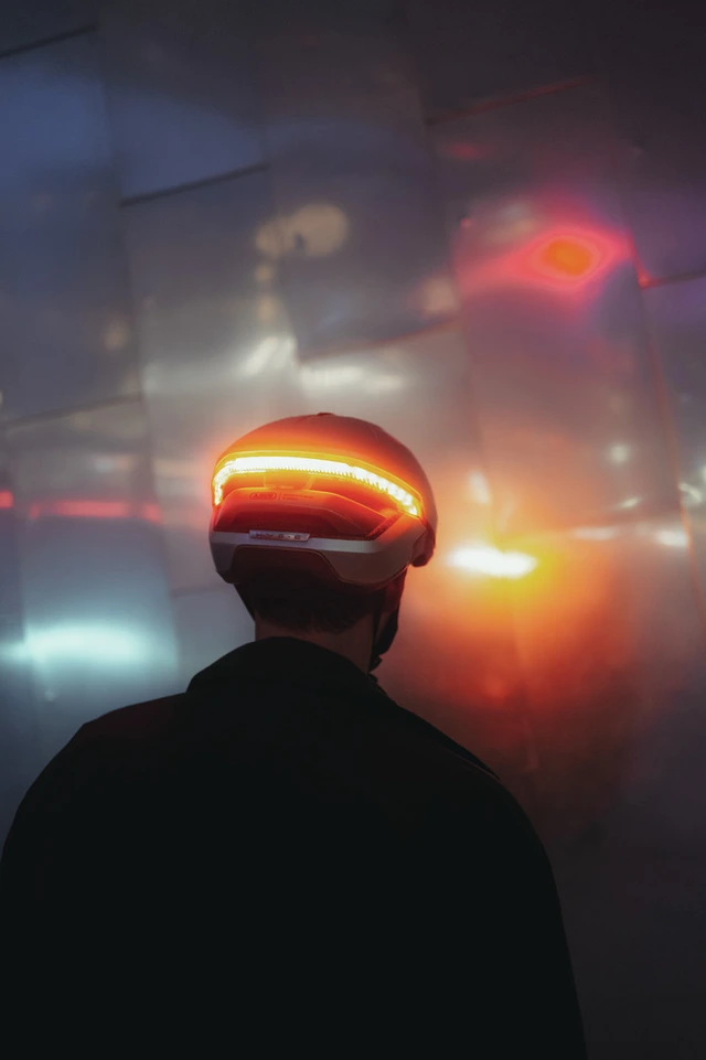 Abus Sykkelhjelm Hyp-E Bl.ACE M Smart hjelm med integrerte lys - vt 