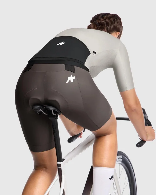 Assos Dame Uma GT Jersey S11 L Lett og pustende sykkeltrøye-Almond Milk 